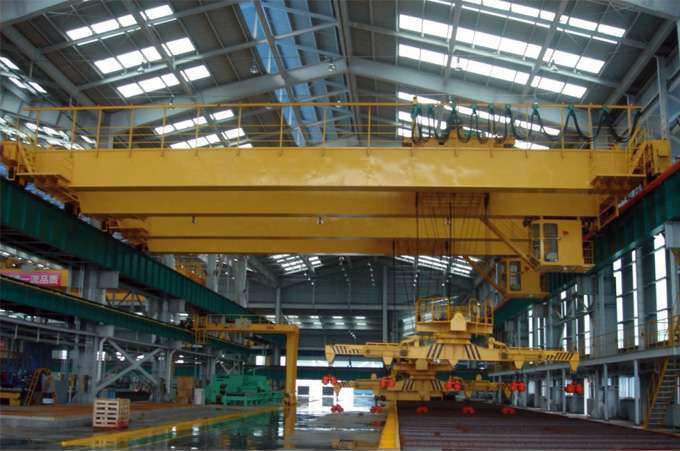 下旋（xuán）轉伸縮掛梁電磁橋式起重機